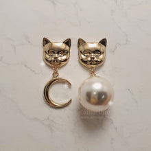 Load image into Gallery viewer, Melbie The Cat Series - Moon and Big Pearl Earrings (Gold ver.)