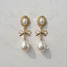 Load image into Gallery viewer, Little Women Earrings - Gold ver. (STAYC J Earrings)