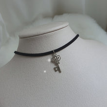 Load image into Gallery viewer, Silver Heart Key Choker