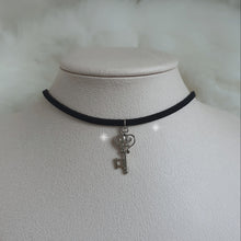 Load image into Gallery viewer, Silver Heart Key Choker