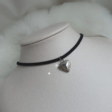 Load image into Gallery viewer, Vintage Heart Locket Choker - Silver ver.
