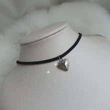 Load image into Gallery viewer, [Aespa Winter Choker] Vintage Heart Locket Choker - Silver ver.
