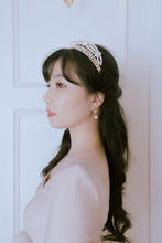 Load image into Gallery viewer, Aphrodite Series - Simple Pearl Earrings (fromis_9 Jiwon, Kep1er Dayeon Earrings)