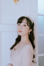 Load image into Gallery viewer, Aphrodite Series - Simple Pearl Earrings (fromis_9 Jiwon, Kep1er Dayeon Earrings)