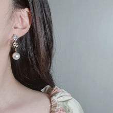 Load image into Gallery viewer, Flora Earrings - Gold ver.