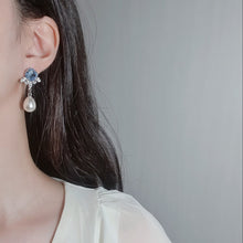 Load image into Gallery viewer, Cushion Square crystal earrings - Light Sapphire