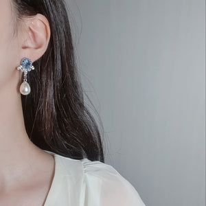 Cushion Square crystal earrings - Light Sapphire