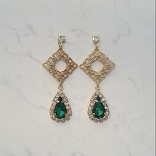 Load image into Gallery viewer, Emerald Oriental Royal Earrings (Purple Kiss Goeun Earrings)