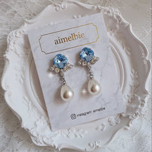 Load image into Gallery viewer, Cushion Square crystal earrings - Light Sapphire
