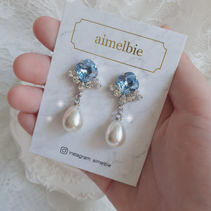 Cushion Square crystal earrings - Light Sapphire