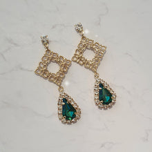 Load image into Gallery viewer, Emerald Oriental Royal Earrings (Purple Kiss Goeun Earrings)