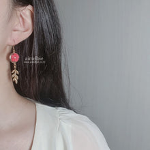 Load image into Gallery viewer, Real Flowers and Dreamcatcher Earrings