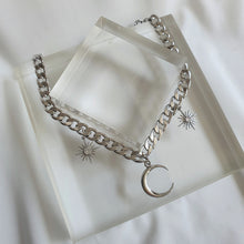 Load image into Gallery viewer, Moon and Star Bold Chain Choker - Silver (Kep1er Xiaoting Necklace)
