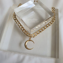 Load image into Gallery viewer, Crescent Moon Bold Chain Choker - Gold (SNSD Seohyun and Kep1er Xiaoting Necklace)