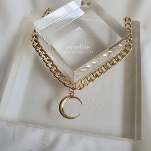 Crescent Moon Bold Chain Choker - Gold (SNSD Seohyun and Kep1er Xiaoting Necklace)