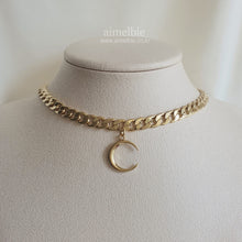 Load image into Gallery viewer, Crescent Moon Bold Chain Choker - Gold (SNSD Seohyun and Kep1er Xiaoting Necklace)
