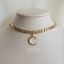 Load image into Gallery viewer, Crescent Moon Bold Chain Choker - Gold (SNSD Seohyun and Kep1er Xiaoting Necklace)