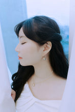 Load image into Gallery viewer, Modern Heart Huggies Earrings - Gold