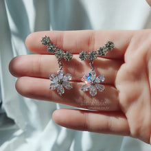 Load image into Gallery viewer, Daisy Wing Earrings - Simple (Silver ver.) (Red Velvet Joy, STAYC Isa, Han Hyojoo Earrings)