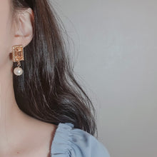 Load image into Gallery viewer, Antique Square Earrings - Peach