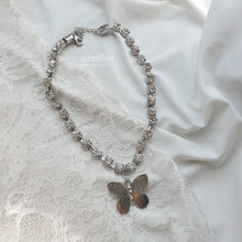 Load image into Gallery viewer, Bling Butterfly Choker Necklace (Rocket Punch Dahyun Necklace)