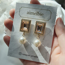Load image into Gallery viewer, Antique Square Earrings - Peach