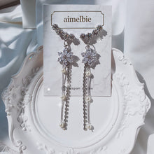 Load image into Gallery viewer, [IU Earrings] Daisy Wing Earrings - Longdrop (Silver ver.)