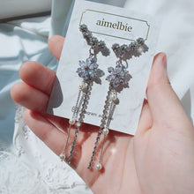 Load image into Gallery viewer, [IU Earrings] Daisy Wing Earrings - Longdrop (Silver ver.)