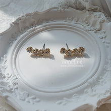 Load image into Gallery viewer, [STAYC Seeun Earrings] Simple Wing Earrings - Gold