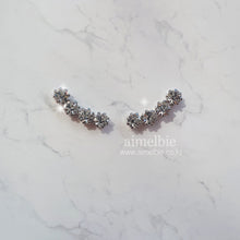 Load image into Gallery viewer, Simple Wing Earrings - Silver (VIVIZ Sinb and Oh My Girl Binnie Earrings)