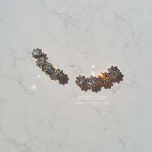 Load image into Gallery viewer, Simple Wing Earrings - Gold