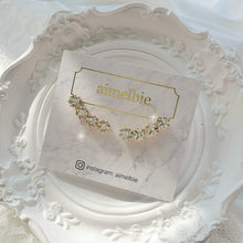 Load image into Gallery viewer, Simple Wing Earrings - Gold