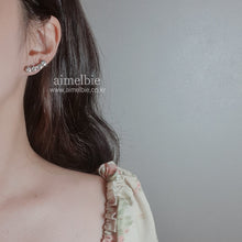 Load image into Gallery viewer, Simple Wing Earrings - Gold
