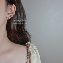 Load image into Gallery viewer, [STAYC Seeun Earrings] Simple Wing Earrings - Gold