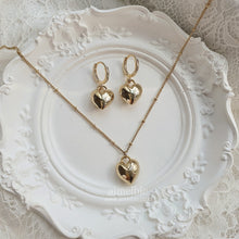 Load image into Gallery viewer, Modern Heart Huggies Earrings - Gold