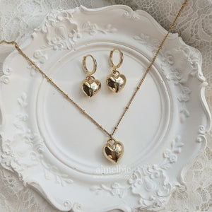 Modern Heart Huggies Earrings - Gold (Rocket Punch Yeonhee, Yunkyung Earrings)