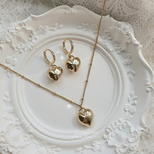 Modern Heart Huggies Earrings - Gold (Rocket Punch Yeonhee, Yunkyung Earrings)