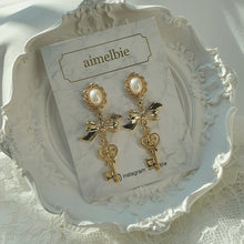 Load image into Gallery viewer, Antique Lovely Key Earrings - Gold