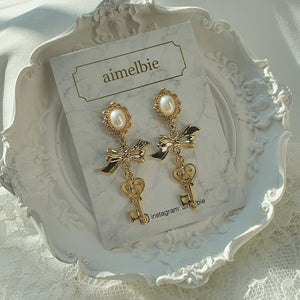 Antique Lovely Key Earrings - Gold