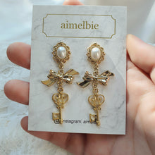 Load image into Gallery viewer, Antique Lovely Key Earrings - Gold