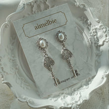 Load image into Gallery viewer, [IVE Gaeul Earrings] Antique Classic Key Earrings - Silver