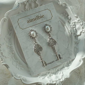 [IVE Gaeul Earrings] Antique Classic Key Earrings - Silver