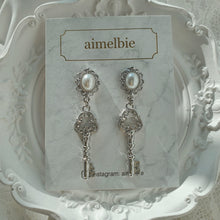 Load image into Gallery viewer, [IVE Gaeul Earrings] Antique Classic Key Earrings - Silver