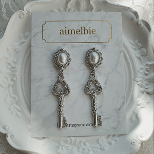 [IVE Gaeul Earrings] Antique Classic Key Earrings - Silver