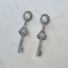 Load image into Gallery viewer, Antique Classic Key Earrings - Silver