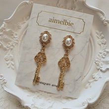 Load image into Gallery viewer, Antique Classic Key Earrings - Gold (Purple Kiss Dosie Earrings)