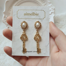 Load image into Gallery viewer, Antique Classic Key Earrings - Gold (Purple Kiss Dosie Earrings)