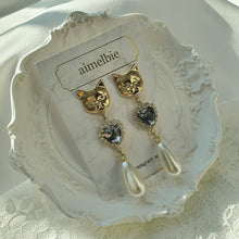 Load image into Gallery viewer, Melbie The Cat Series - Black Diamond Hearts and Pearls Earrings