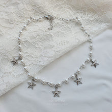 Load image into Gallery viewer, Starry Pearl Choker Necklace - Silver (Woo!ah! Nana, FIFTY FIFTY Sio, Kep1er Chaehyun Necklace)