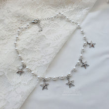 Load image into Gallery viewer, Starry Pearl Choker Necklace - Silver (Woo!ah! Nana, FIFTY FIFTY Sio, Kep1er Chaehyun Necklace)